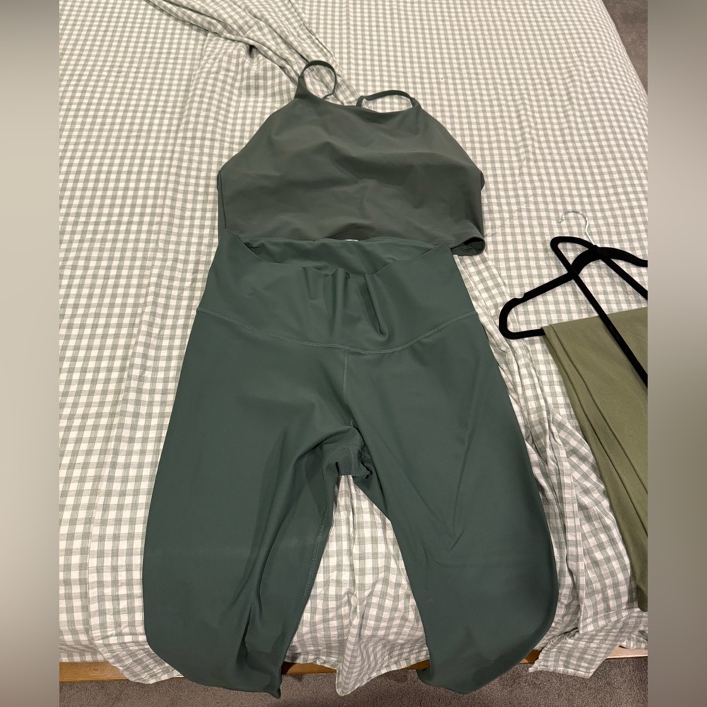 Old Navy power soft leggings and long line bra